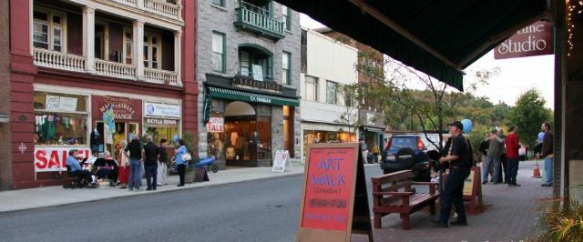 Every month, the Art Walk makes our downtown into an gallery and theater all in one!
