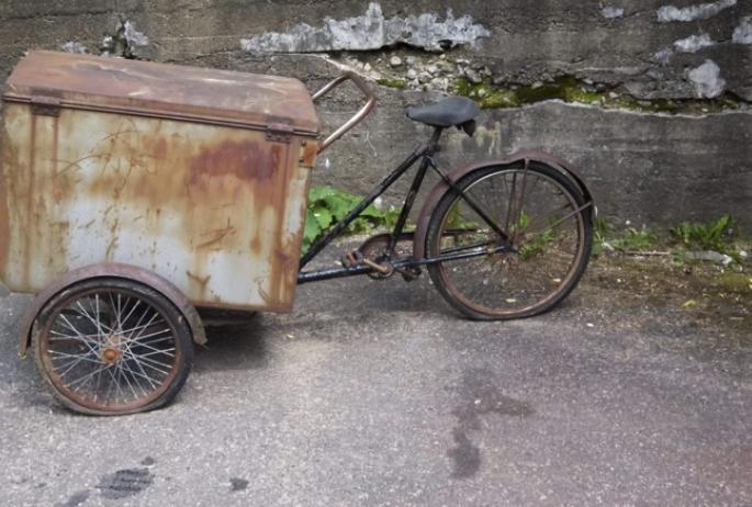 old, rusted ice cream cart