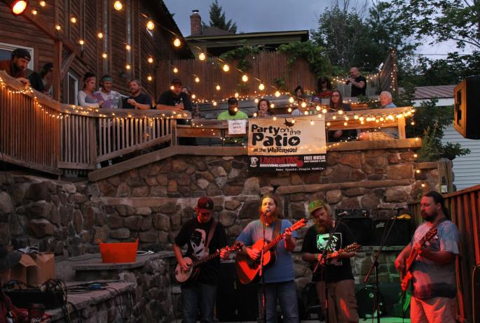 live music outside on the patio