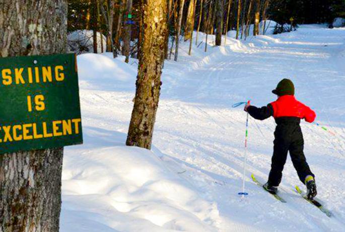 A child skiing at Dewey Mountain.