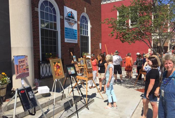 In the Saturday Quick Draw, artists have two hours to finish a painting and carry it back to Town Hall. (Photo courtesy of Sandra Hildreth)